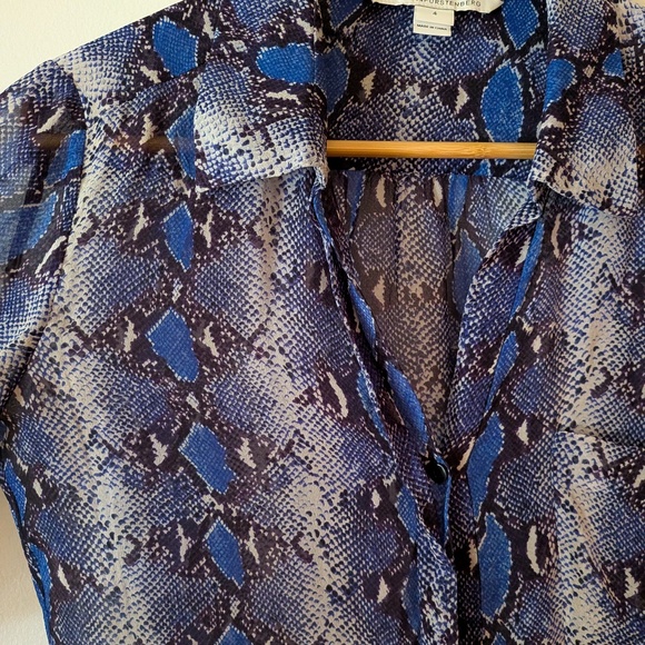Diane Von Furstenburg Lorelei Blue Python Snake Pure Silk Sheer Blouse size 4 - Picture 2 of 7